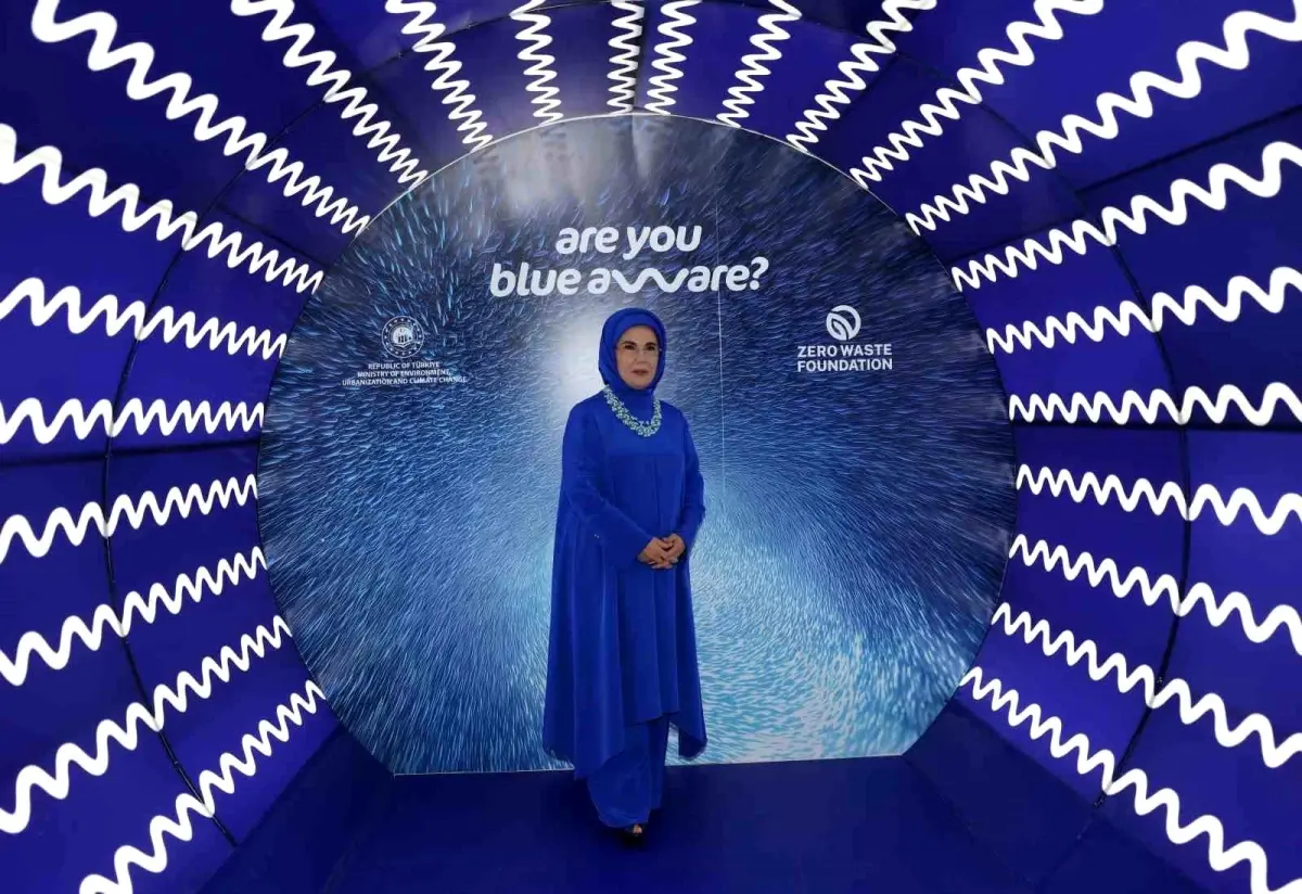 emine erdogan elde ettigimiz her basarida insanligin refahina katki sunmanin kelimelere sigmayan mutlulugunu yasiyoruz YJgVPSOh