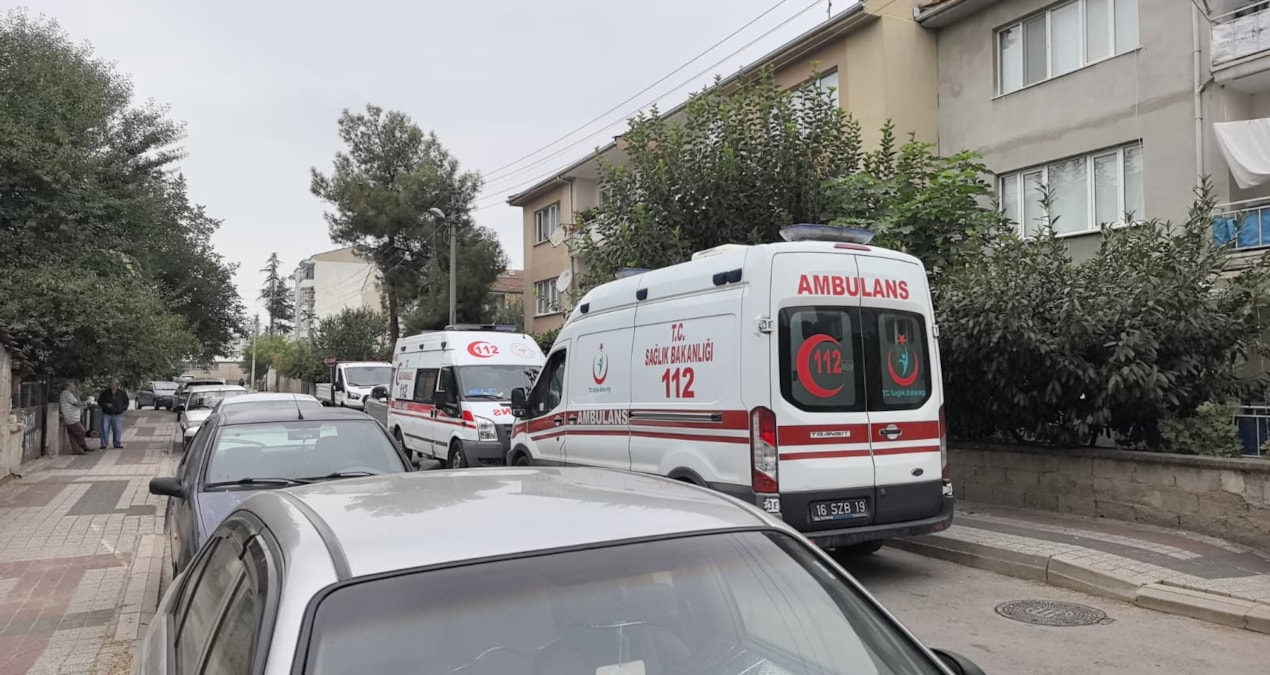 haber alamayinca balkondan eve girdikleri komsularini olu buldular S2fMUjPh