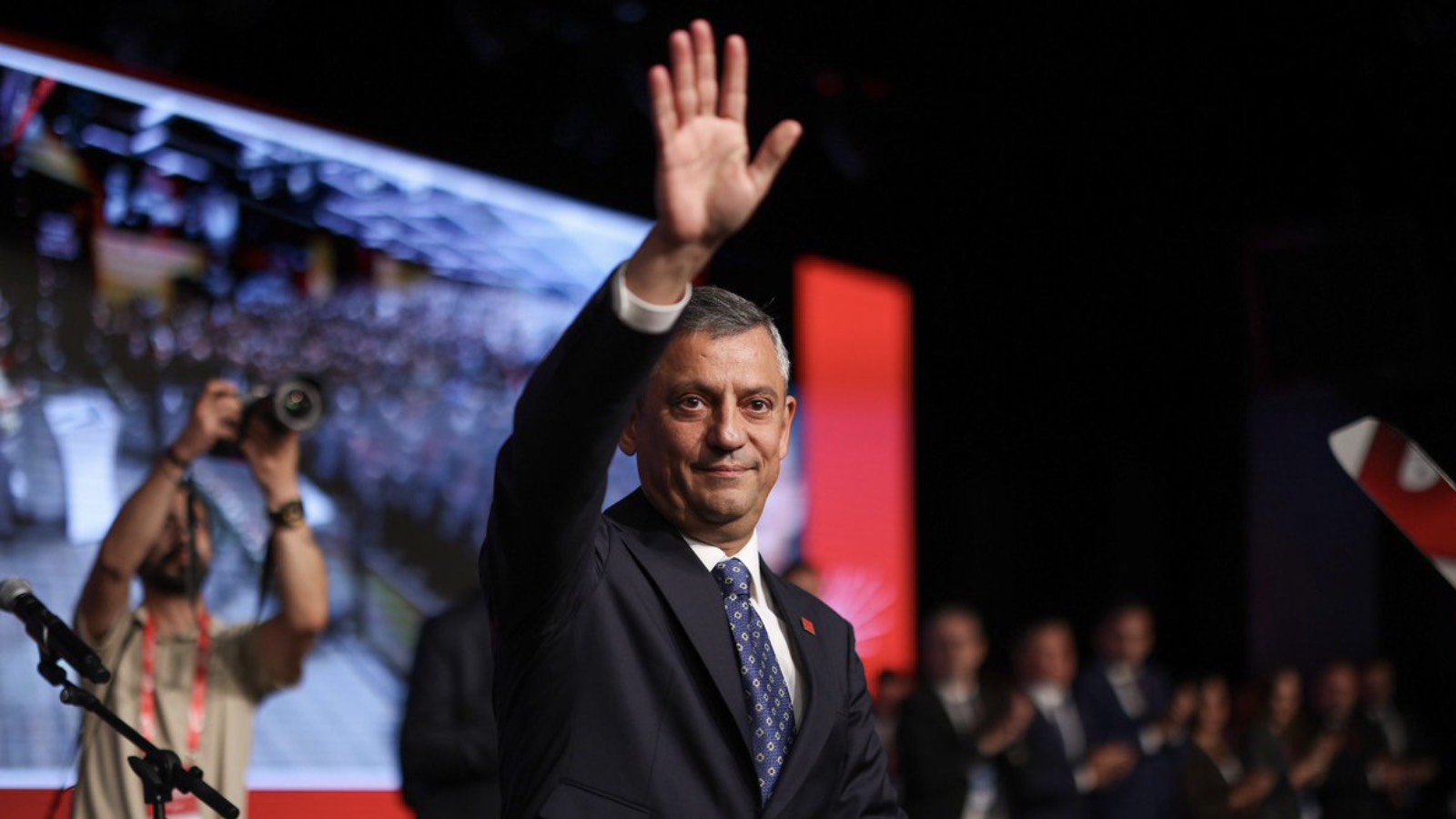 ozelden kurultay mesaji bugun verdiginiz guc yarin kurulacak adaletli ve demokratik duzenin emaneti saflari siklastiracagiz DCzL3M18