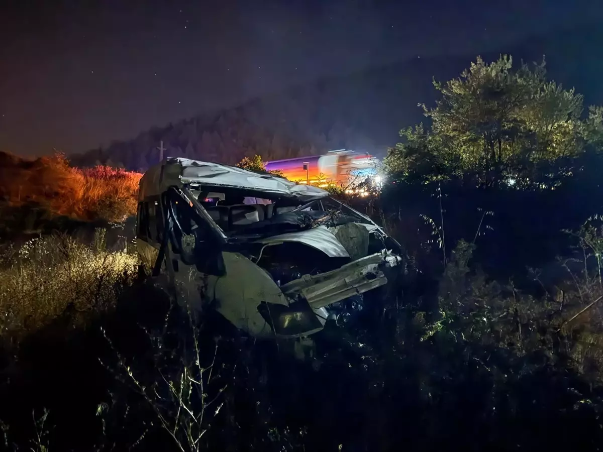 taraklida minibus devrildi surucu yaralandi LGelW85I