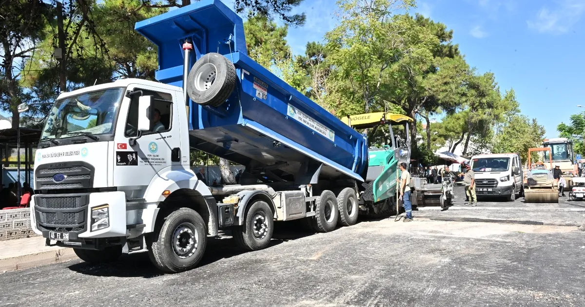 manisa kirkagaca 5 bin ton sicak asfalt seriliyor RMXBqwQR