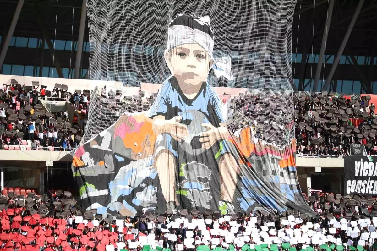 sivasspor taraftarindan anlamli koreografi FNRzQrhr