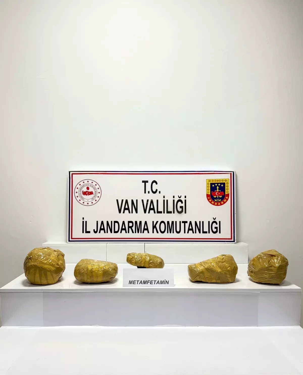 vanda jandarma operasyonu 21 kilo metamfetamin ele gecirildi WP6GQgWS