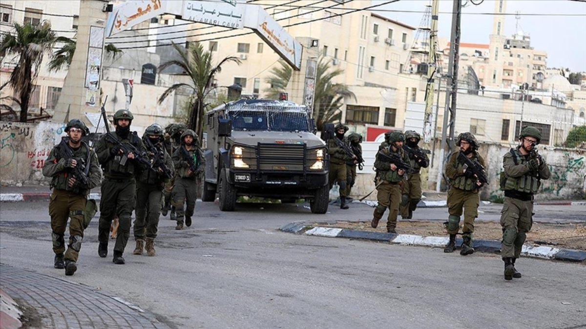 israil ordusu bati seriada bir genci yaraladiktan sonra gozaltina aldi TeW2z6TM.jpg