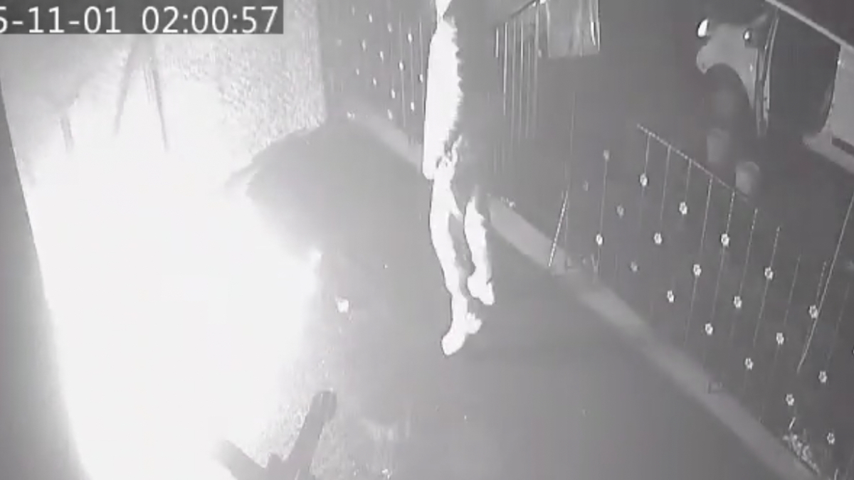 istanbulda kadini darbedilmekten kurtaran esnafin dukkanini atese verdi HfNsRuwG.jpg