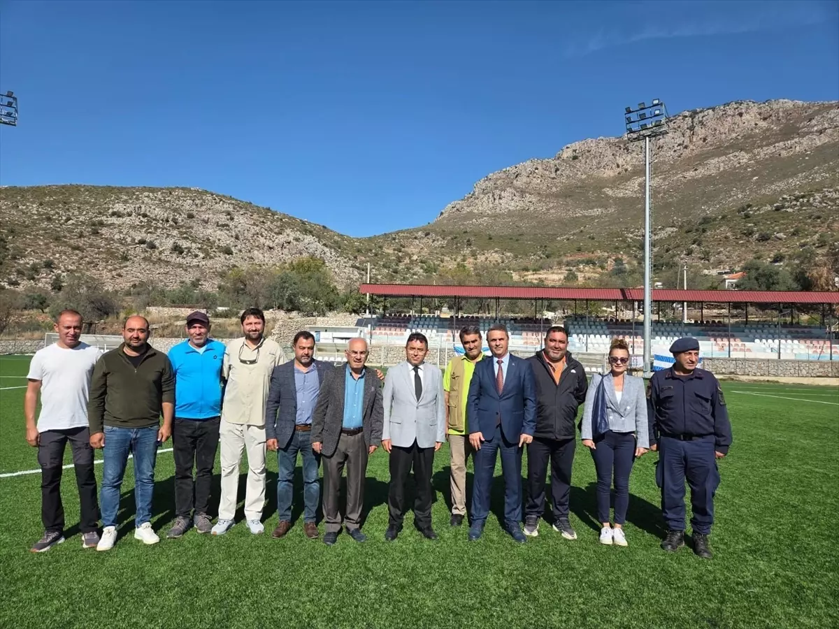 kaymakam kaya vatandaslarla bulustu NJ3D82Tr.jpg