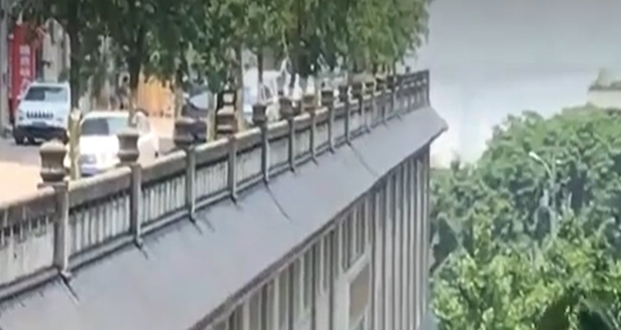 Çatısından Geçen Yol ile Yenilikçi Bina Tasarımı