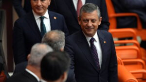 yandastan-al-haberi-tbmm-karma-komisyonunda-en-cok-fezleke-ozgur-ozele-mQQlEb94