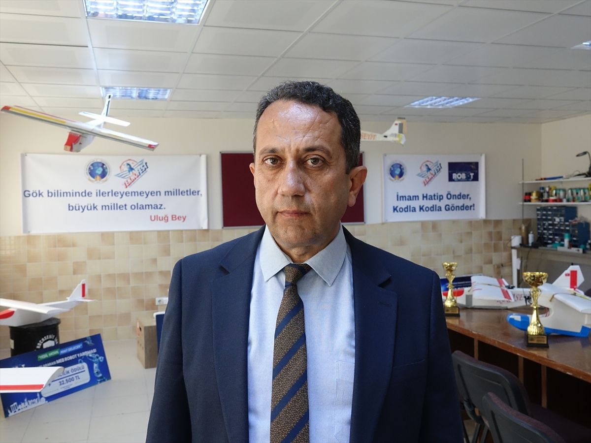 Edremit İmam Hatip Lisesi Öğrencilerinin Uluslararası Robot Yarışmasında İki Dereceyle Gururu
