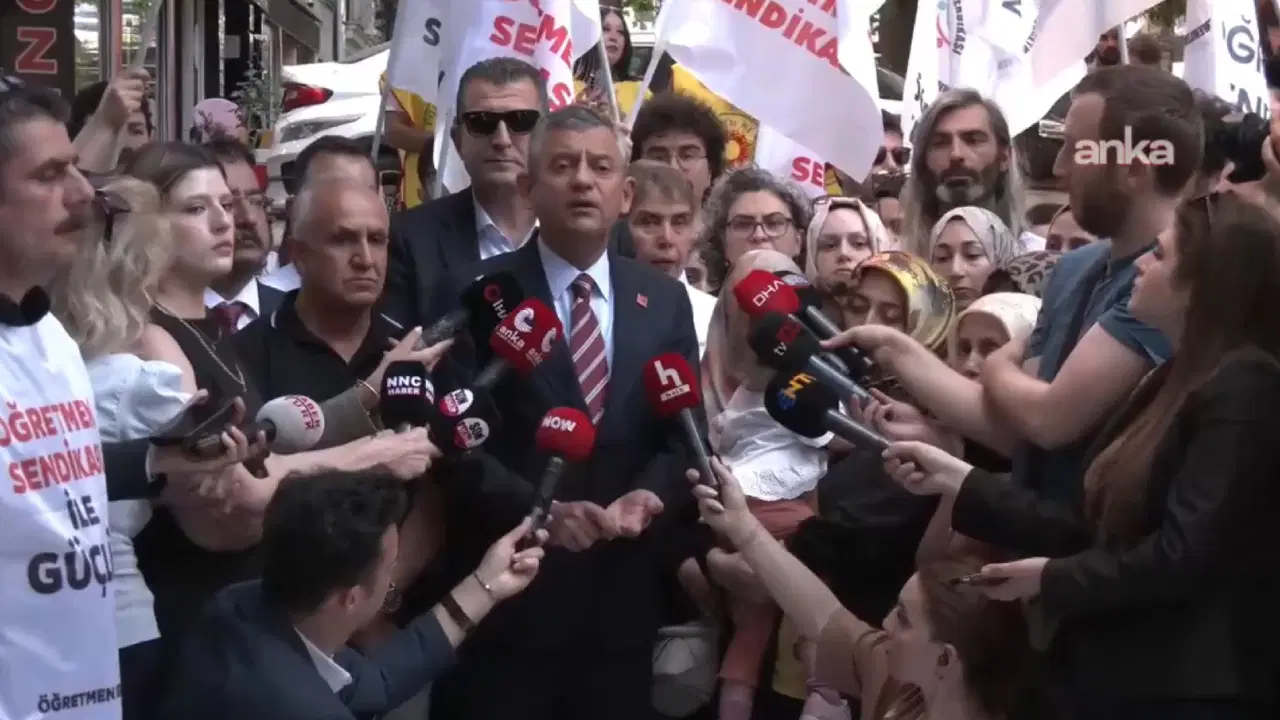 Özgür Özel, Öğretmenlerin Açlık Grevine Destek Ziyareti Gerçekleştirdi