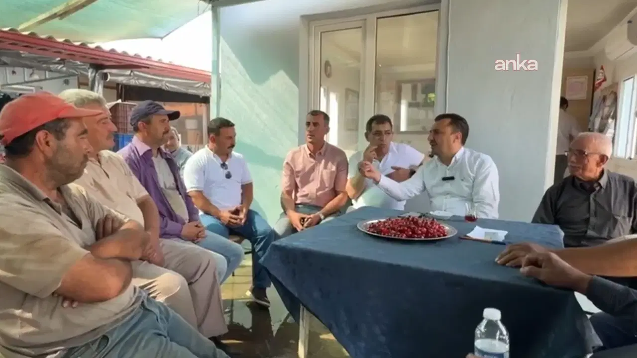 CHP’li isim, kiraz üreticilerinin sorularını dinledi: ‘En son iyi para kazandığım dönemde sakallarım siyahtı’